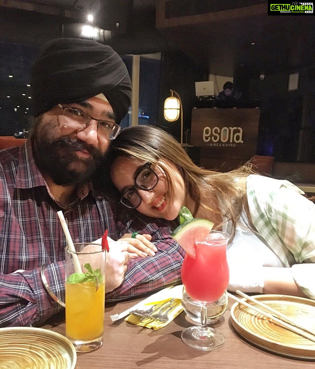 Ashnoor Kaur Instagram - #AboutLastNight at Pa’s birthday celebrations♥️ @gurmeetsingh0911 @kauravneet79 (Don’t miss the last picture🥰) . . 📍 @esora_wineandbistro Wearing @burger.bae Esora