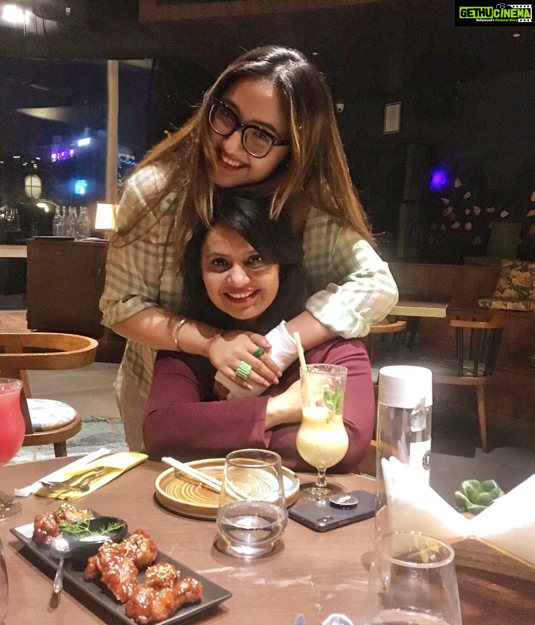 Ashnoor Kaur Instagram - #AboutLastNight at Pa’s birthday celebrations♥️ @gurmeetsingh0911 @kauravneet79 (Don’t miss the last picture🥰) . . 📍 @esora_wineandbistro Wearing @burger.bae Esora