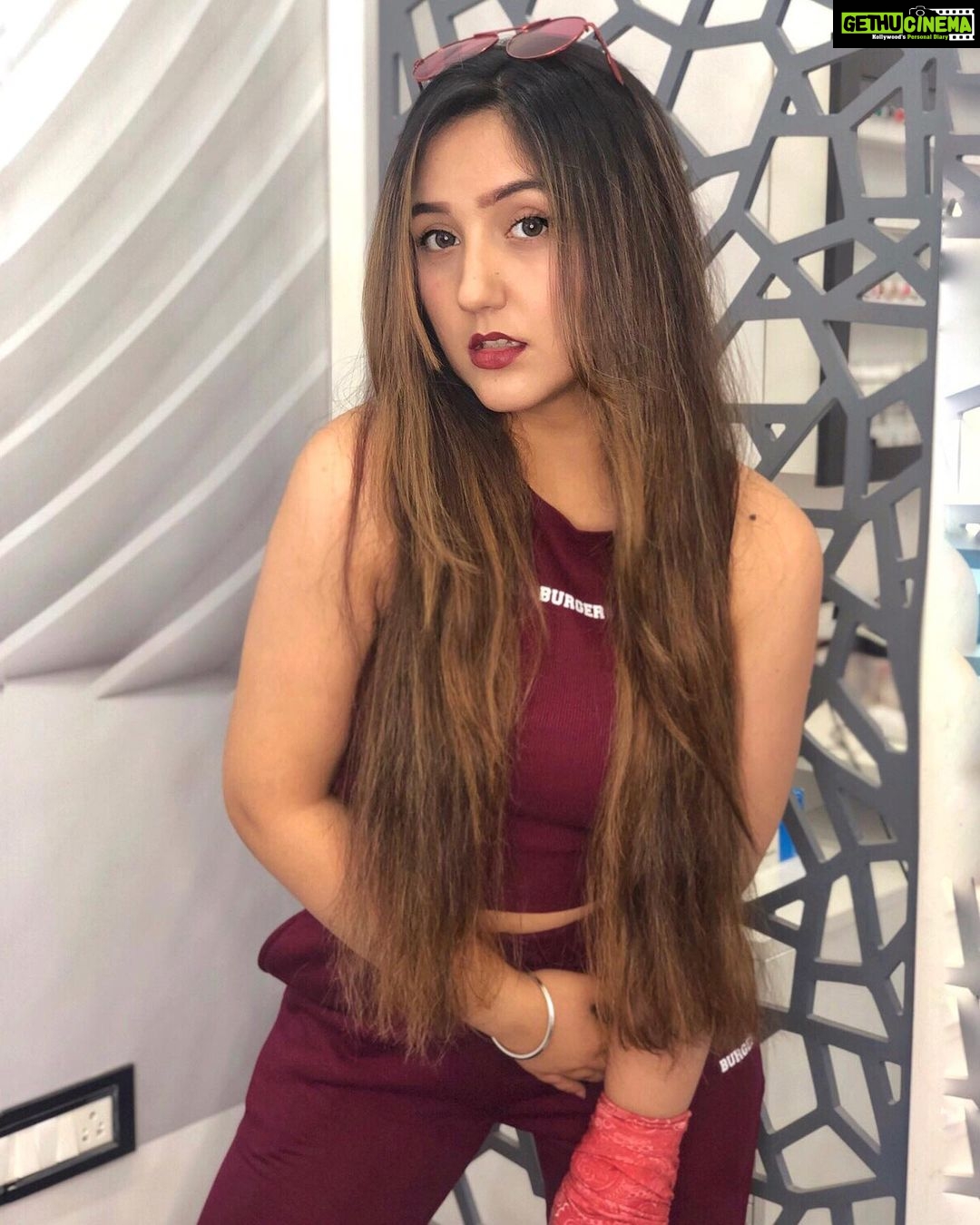 Ashnoor Kaur Instagram - Weekend evenings♥️