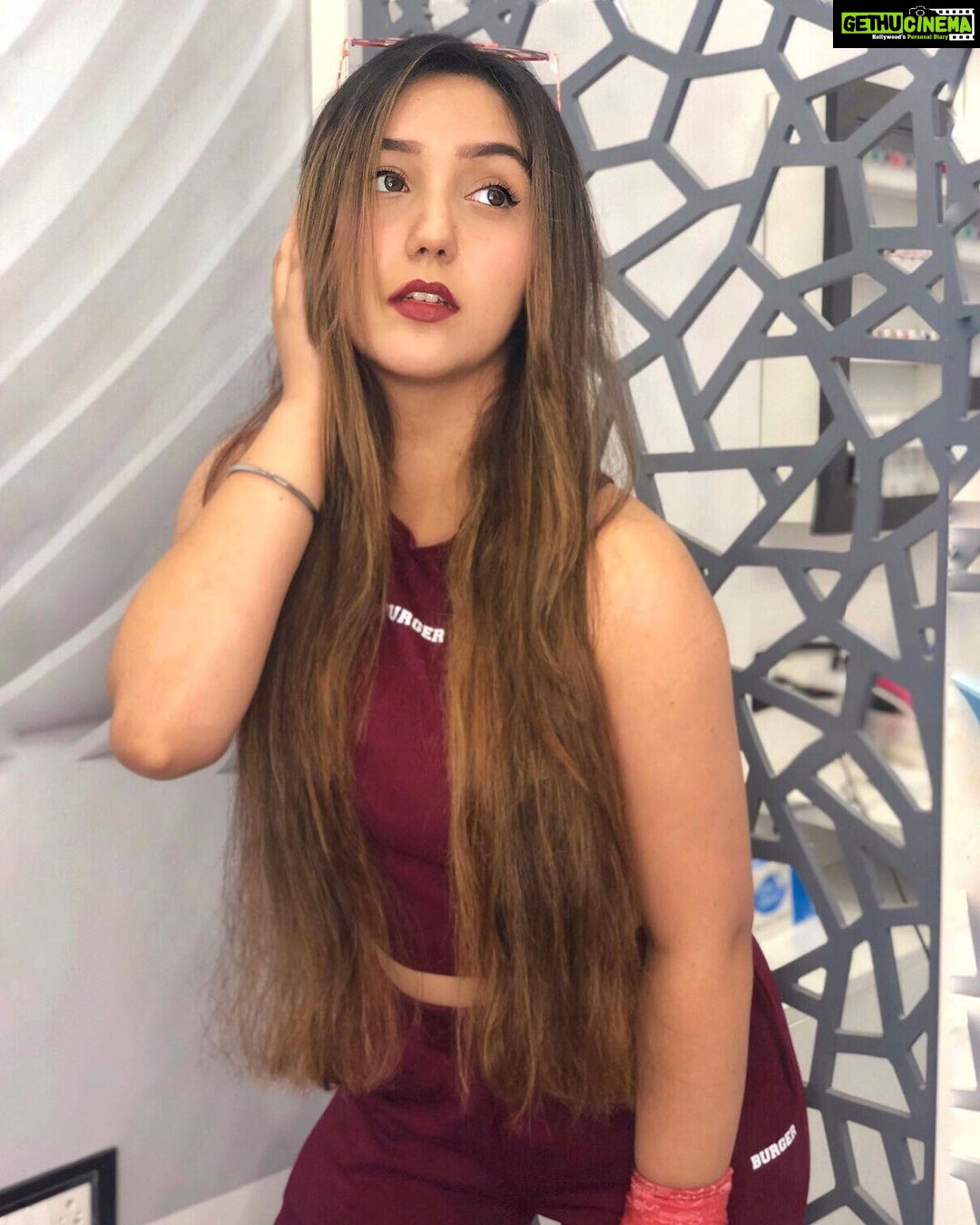 Ashnoor Kaur Instagram - Weekend evenings♥️