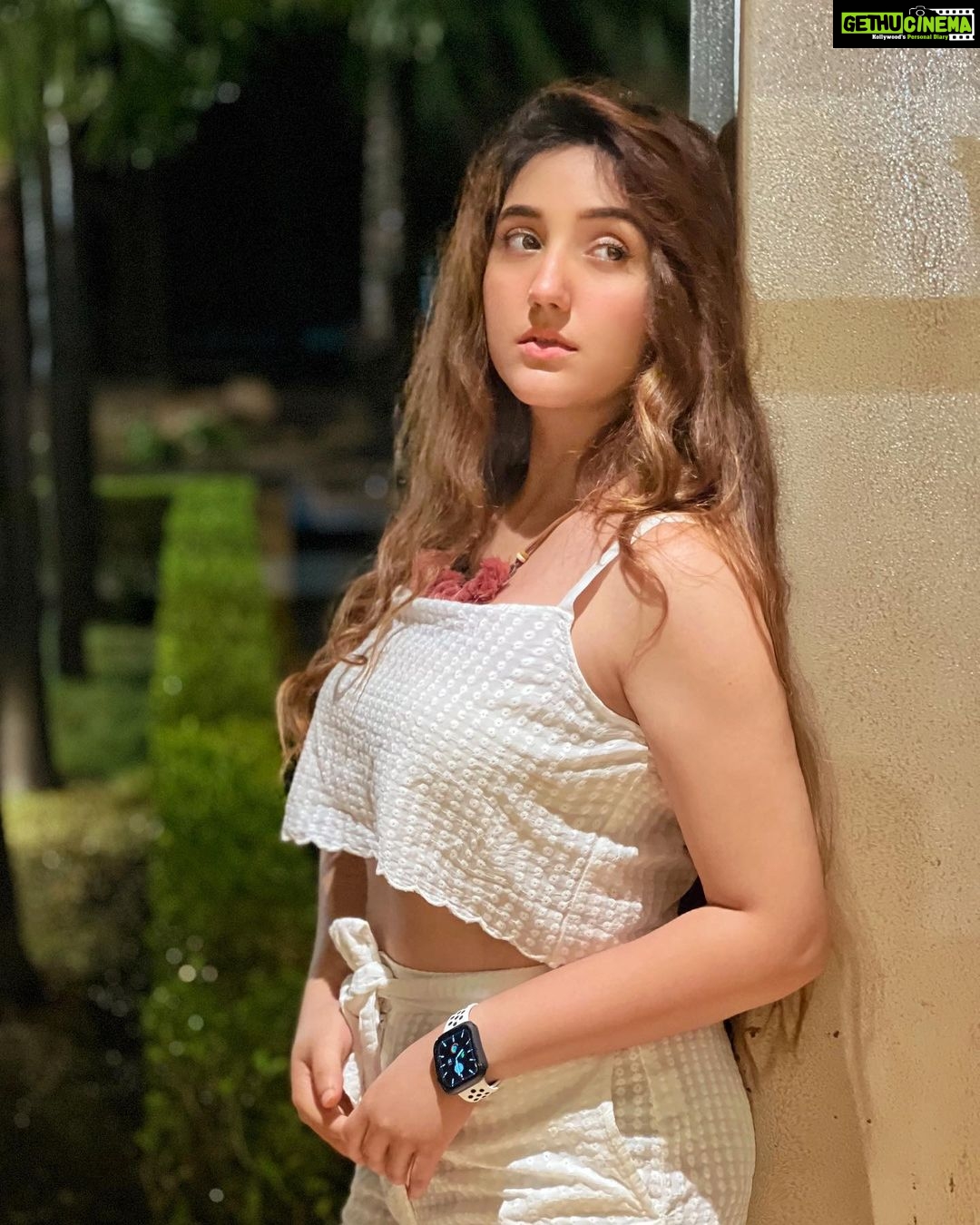 Ashnoor Kaur Instagram - In a tropical state of mindπ΄π€ . . . #resort #staycation #resortlife #relaxing #whatiwore π @howwhenwearclothing π @radissonbluresort_karjat Radisson Blu Resort & Spa Karjat