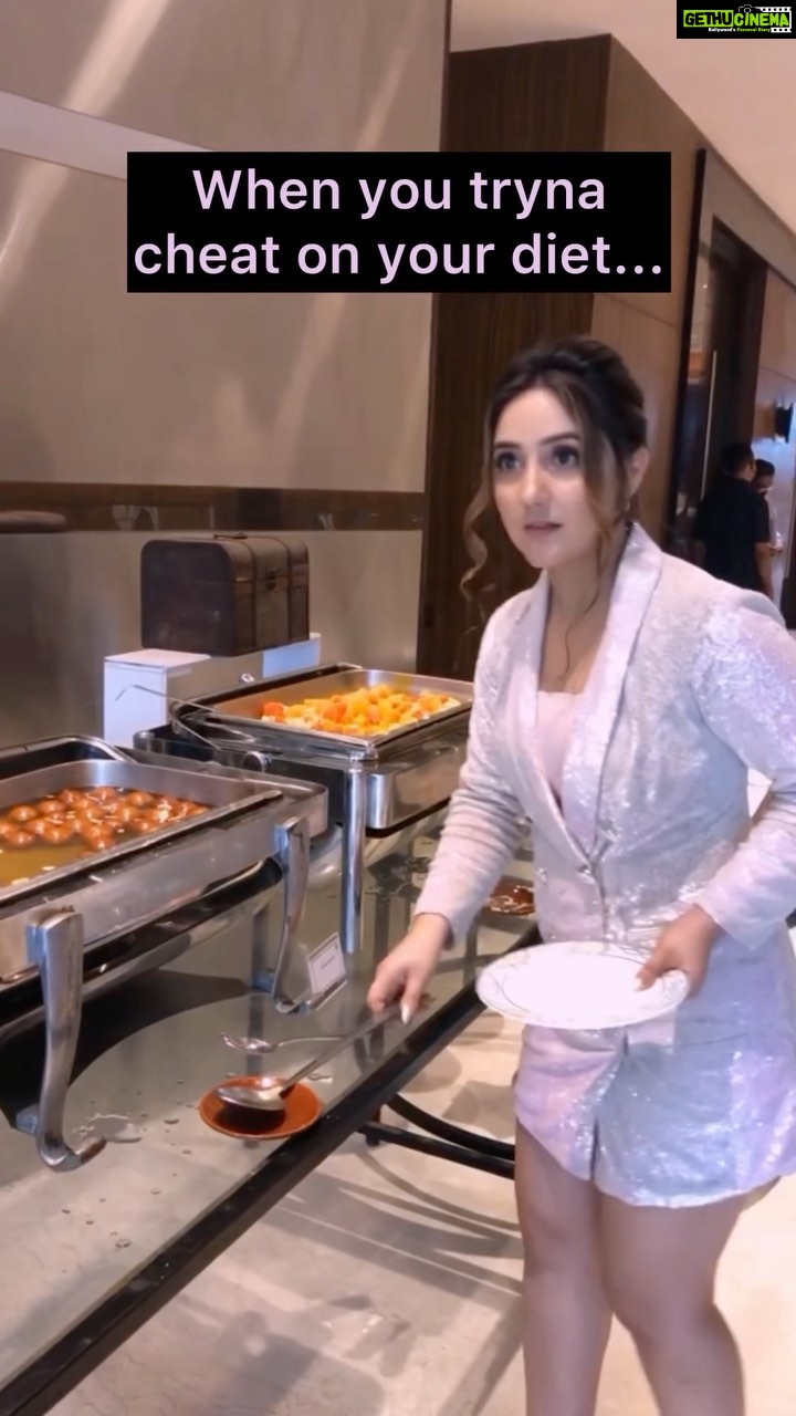 Ashnoor Kaur Instagram - #OhShit 😳 (Kidding guys, I always follow my diet like a good girl ;p) Tag the bechare diet waale🥴