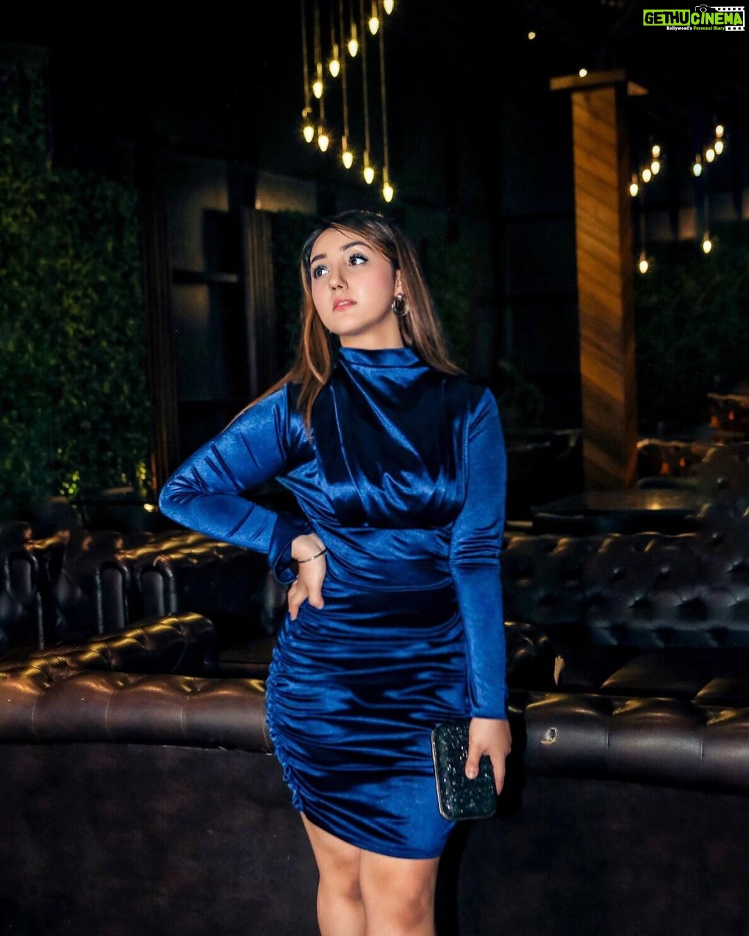 Ashnoor Kaur Instagram - Know your worth, then add tax!👑 . . #WhatIWore #ashnoorstylediaries Styled by @style_tubbies Wearing @brandsrepublicindia 📷 @jigar_vandarvala