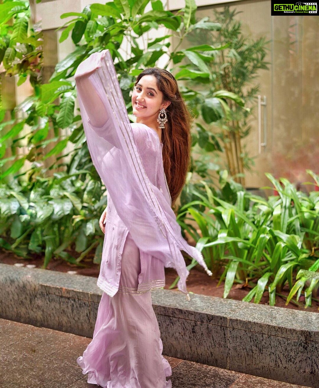 Ashnoor Kaur Instagram - Lavender love💜 . . #WhatIWore #GanpatiDiaries Styled by @_neelangi_ Wearing @labelkanupriya 📸 @x.rxhit.x