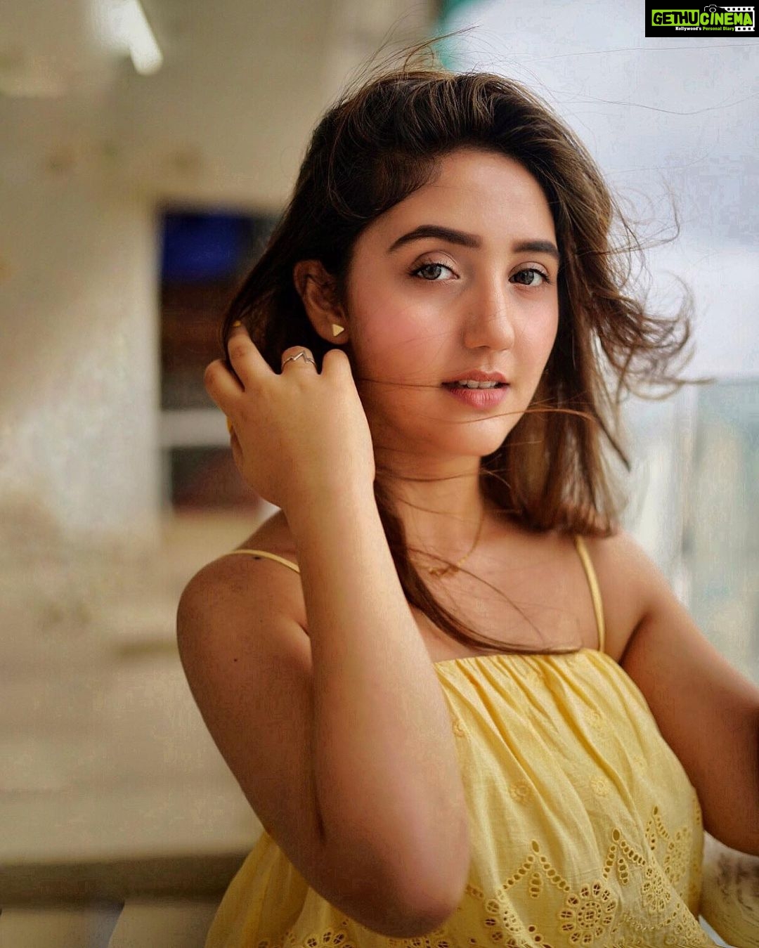 Ashnoor Kaur Instagram - Tempestuous Thursday💛