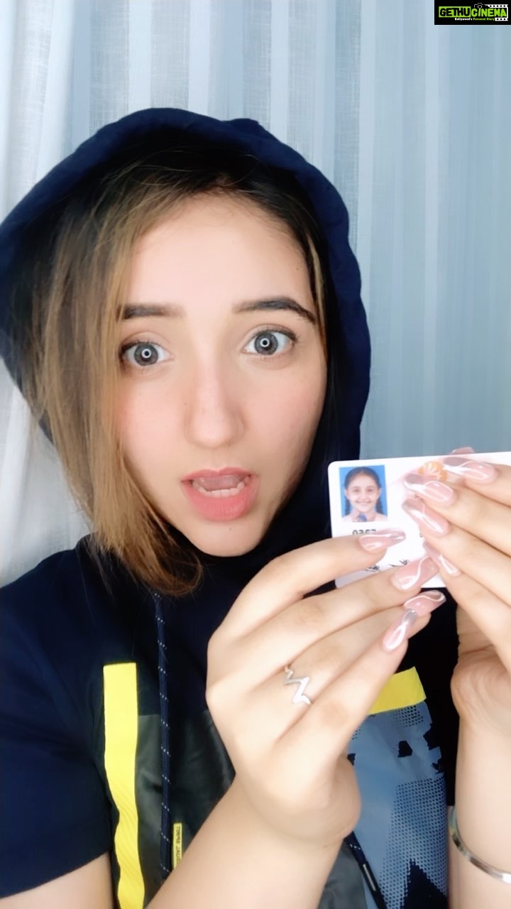 Ashnoor Kaur Instagram - Guess how old am I in the card picture?😂