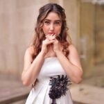 Ashnoor Kaur Instagram - A closer look🤍👀