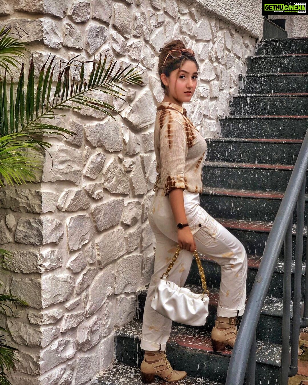 Ashnoor Kaur Instagram - Brown tones🤎 . . #WhatIWore #ashnoorstylediaries Wearing @apara.in Bag @plutch.co.in 📸 @gurmeetsingh0911
