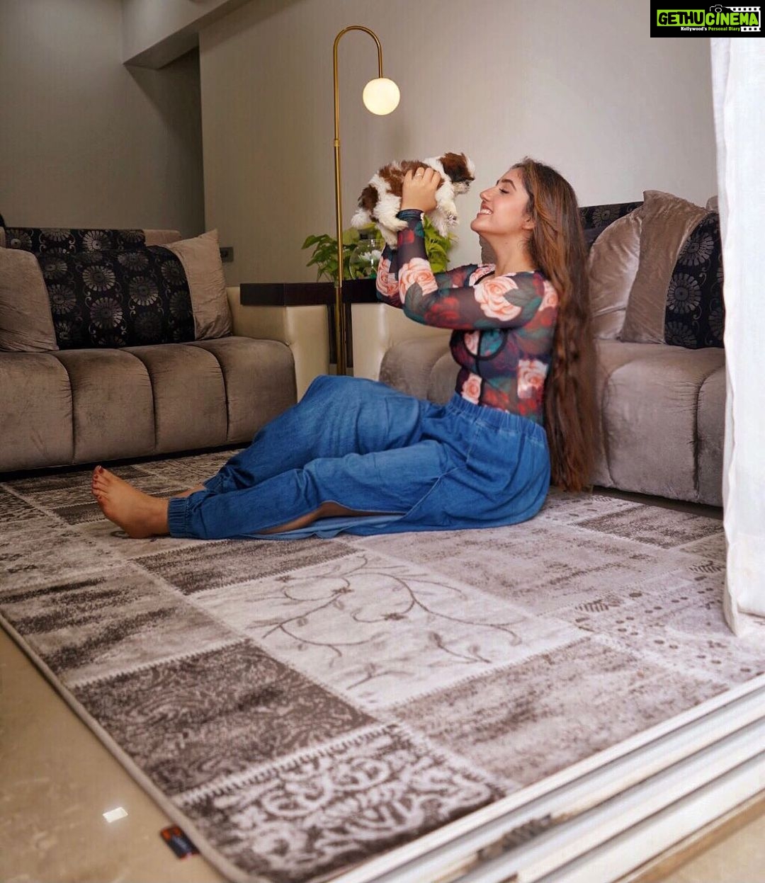 Ashnoor Kaur Instagram - Just an appreciation post for my baby @woof.ziggy because he behaved like a very good boy at the vet today🤍 . . Gorgeous carpet @carpetlivee Wearing @blossomscloset_