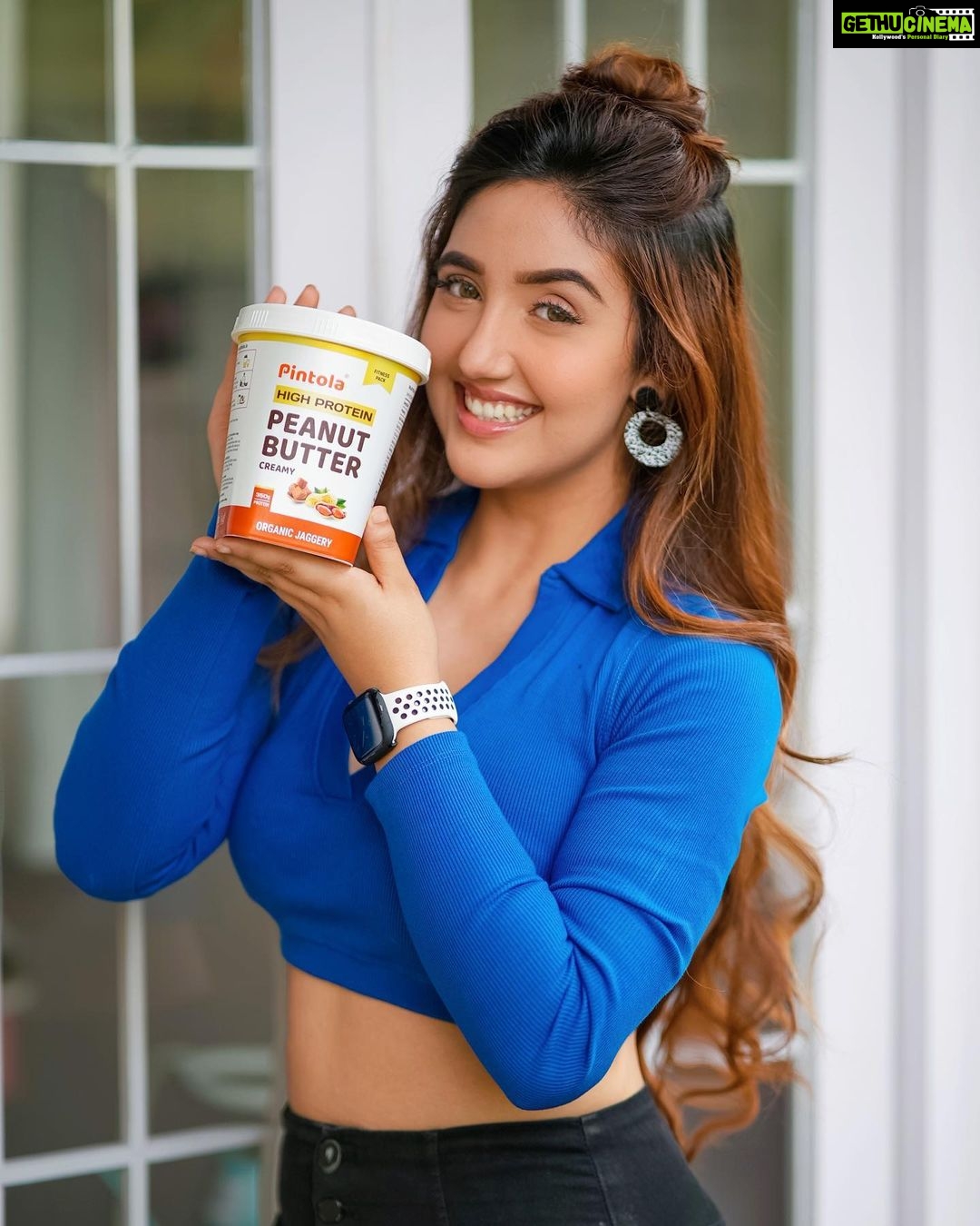 Ashnoor Kaur Instagram - Leaves me all smiles, every single day! ☺️ Whenever I get borderline hangry, I turn to @pintolapeanutbutter. This guilt-free peanut butter has the goodness of imported whey protein and my favourite organic jaggery, making it the tastiest and healthiest snacking partner. Now you know what gets me smiling, how about you get on the bandwagon too? 🥰 Available on: pintola.in, Amazon and Flipkart