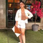 Ashnoor Kaur Instagram - Fall is here🤎🍂 . . (Even tho I live in India ;p Which country do you live in?) 📸 @gurmeetsingh0911 🕶 @gucci 💼 @rashki_bags