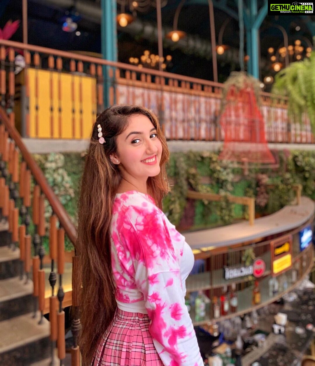 Ashnoor Kaur Instagram - On tuesdays we wear pink💗🌸
