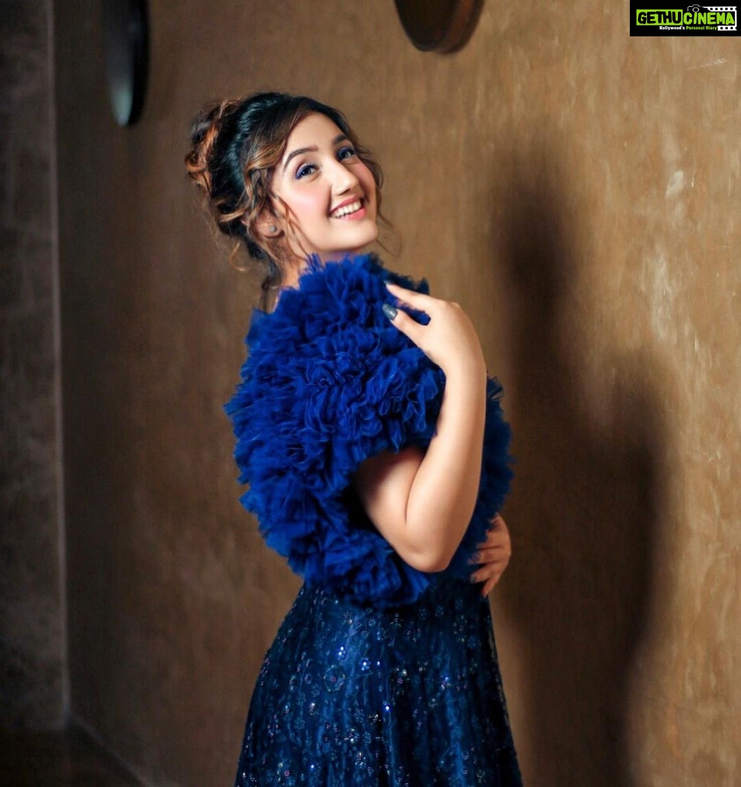 Ashnoor Kaur Instagram - A closer look👀💙 . . (What colour is my eyeliner? Zoom, see and the correct answers get a like ;p )
