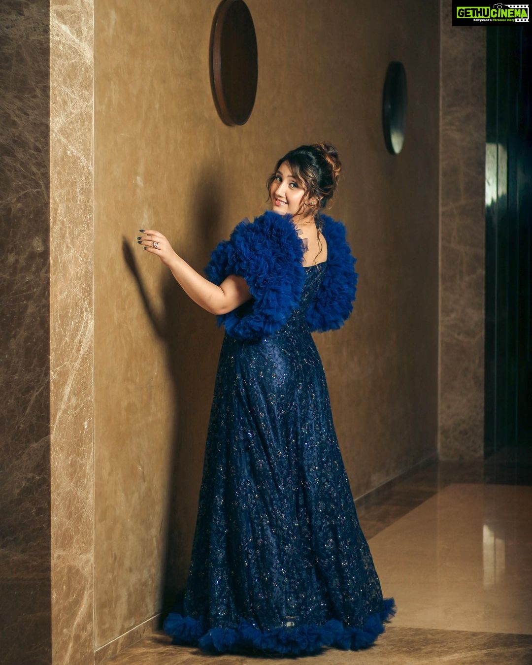 Ashnoor Kaur Instagram - A princess with a warrior soul♥️ . . #WhatIWore #AboutLastNight Styled by @drashtidiwan @poonam__diwan Outfit by @arihant_couture_ MUA @makeupbysurbhik Hair @glamifiedbypooja 📸 @akphotography_mumbai 🎨 @jigar_vandarvala