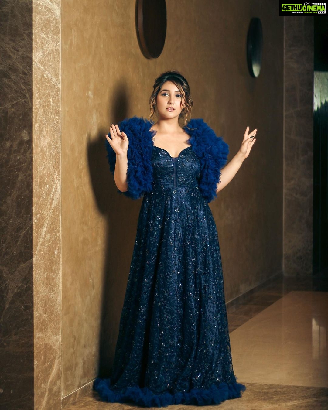 Ashnoor Kaur Instagram - A princess with a warrior soul♥️ . . #WhatIWore #AboutLastNight Styled by @drashtidiwan @poonam__diwan Outfit by @arihant_couture_ MUA @makeupbysurbhik Hair @glamifiedbypooja 📸 @akphotography_mumbai 🎨 @jigar_vandarvala