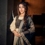 Ashnoor Kaur Instagram - ओ तुझे याद कर लिया है आयत की तरह 🖤 . . #GanpatiDiaries #WhatIWore Wearing @the_homeaffair_jaipur Jutti @juttiexpress 📸 @akphotography_mumbai 🎨 @jigar_vandarvala
