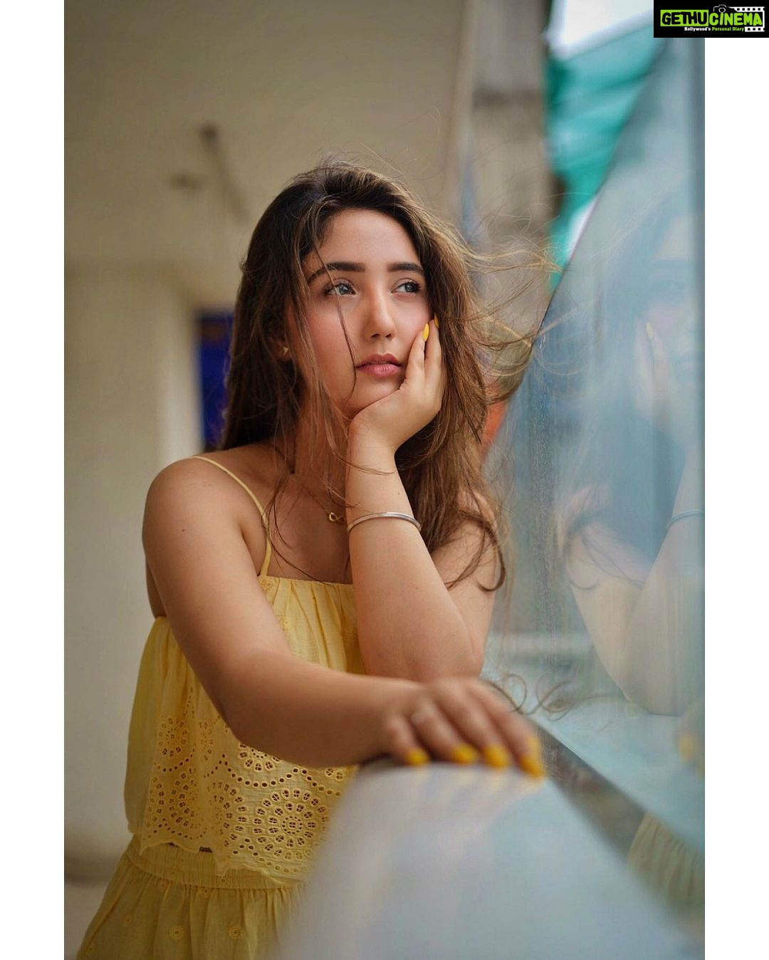 Ashnoor Kaur Instagram - Tempestuous Thursday💛