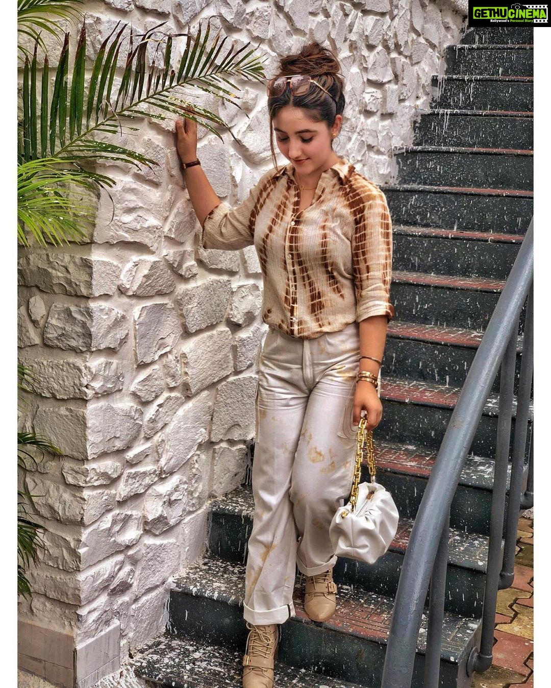 Ashnoor Kaur Instagram - Brown tones🤎 . . #WhatIWore #ashnoorstylediaries Wearing @apara.in Bag @plutch.co.in 📸 @gurmeetsingh0911