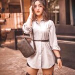 Ashnoor Kaur Instagram - Matte black with a hint of gold🖤✨ (Kinda sounded aesthetic :p) . . 1 or 2?