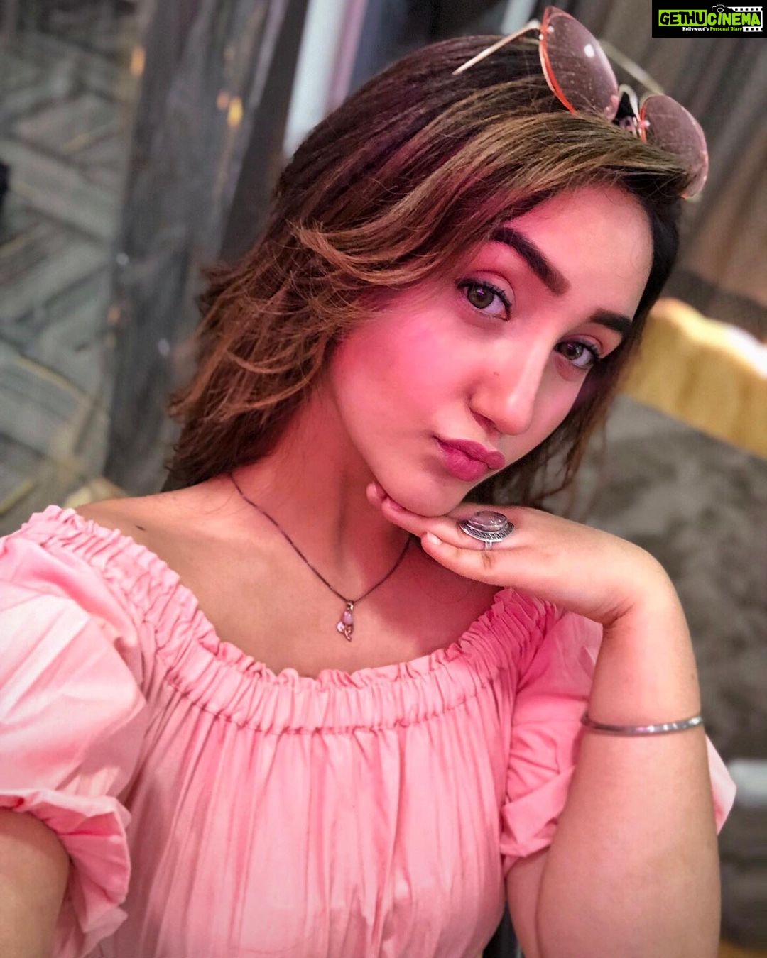 Ashnoor Kaur Instagram - ‘Cause I haven’t posted a selfie in long💗✨ . 1 or 2?