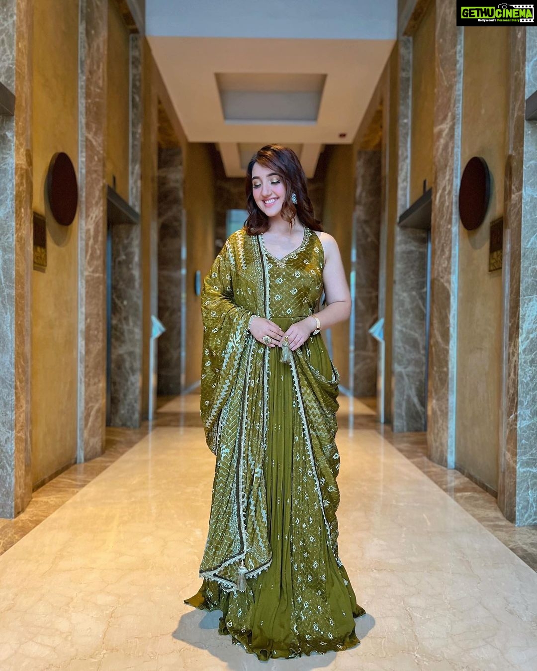 Ashnoor Kaur Instagram - Let the Indian-ness show🤍 . . . #WhatIWore #ashnoorstylediaries Styled by my lovely @nehaadhvikmahajan Wearing @neerusindia 📸 by mommaaaa @kauravneet79