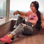 Ashnoor Kaur Instagram - Just a reminder to not stress over what’s not in your control💗✨ . . Tee @burger.bae Jeans @bluebrew.in