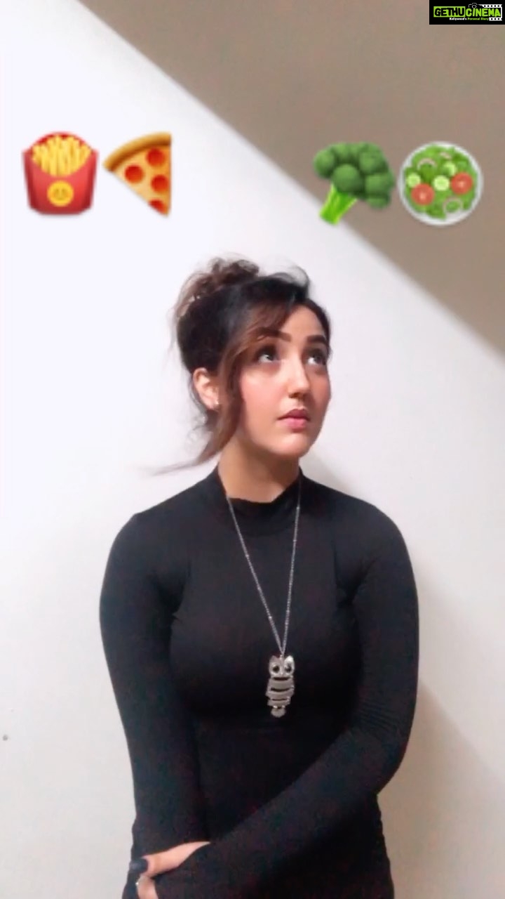Ashnoor Kaur Instagram - Which ones would you choose?🤪 #JalebiBaby #letsmoj @mojindia #trending