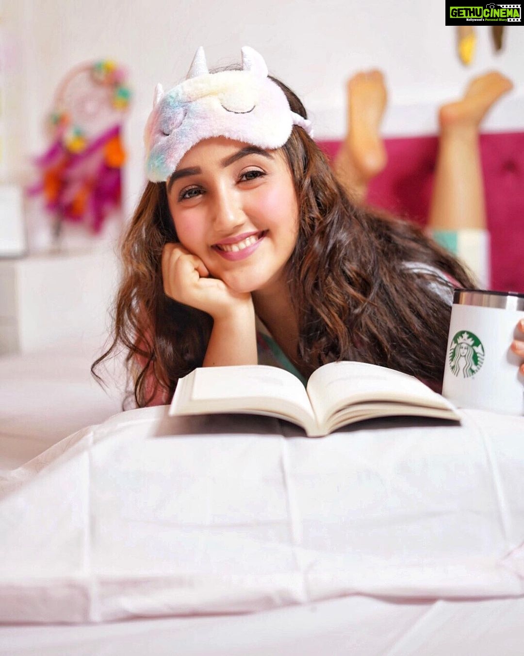 Ashnoor Kaur Instagram - Aren’t sundays for long naps, staying in your PJs all day long and getting engrossed in your favourite book?♥️ . . What’s your favourite Sunday pass-time?? Wearing @clts.in Bedsheet @sassoonfab Home Sweet Home
