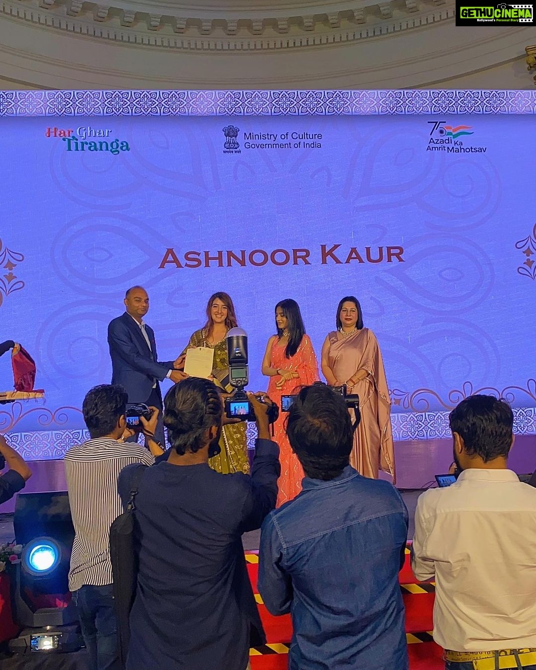 Ashnoor Kaur Instagram - Extremely honoured to be receiving this recognition from the @ministryofculturegoi at the 75th @amritmahotsav 💫 Grateful & blessed! #CulturalAmbassadors . . . . #75at75 #DilSeDesi #HarGharTiranga #MainBharatHu