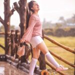 Ashnoor Kaur Instagram - The red tones amongst the rains☔️ I love monsoon💗 What’s your favourite season?