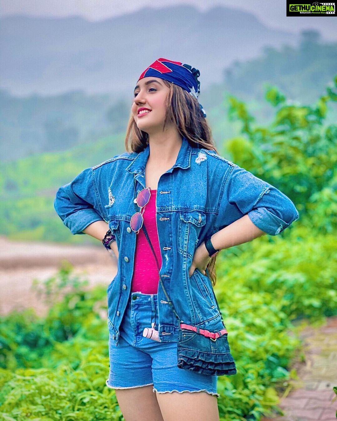 Ashnoor Kaur Instagram - Inhale confidence; exhale doubt💚 . . Wearing @glitchh2.0 #WhatIWore #ashnoorstylediaries
