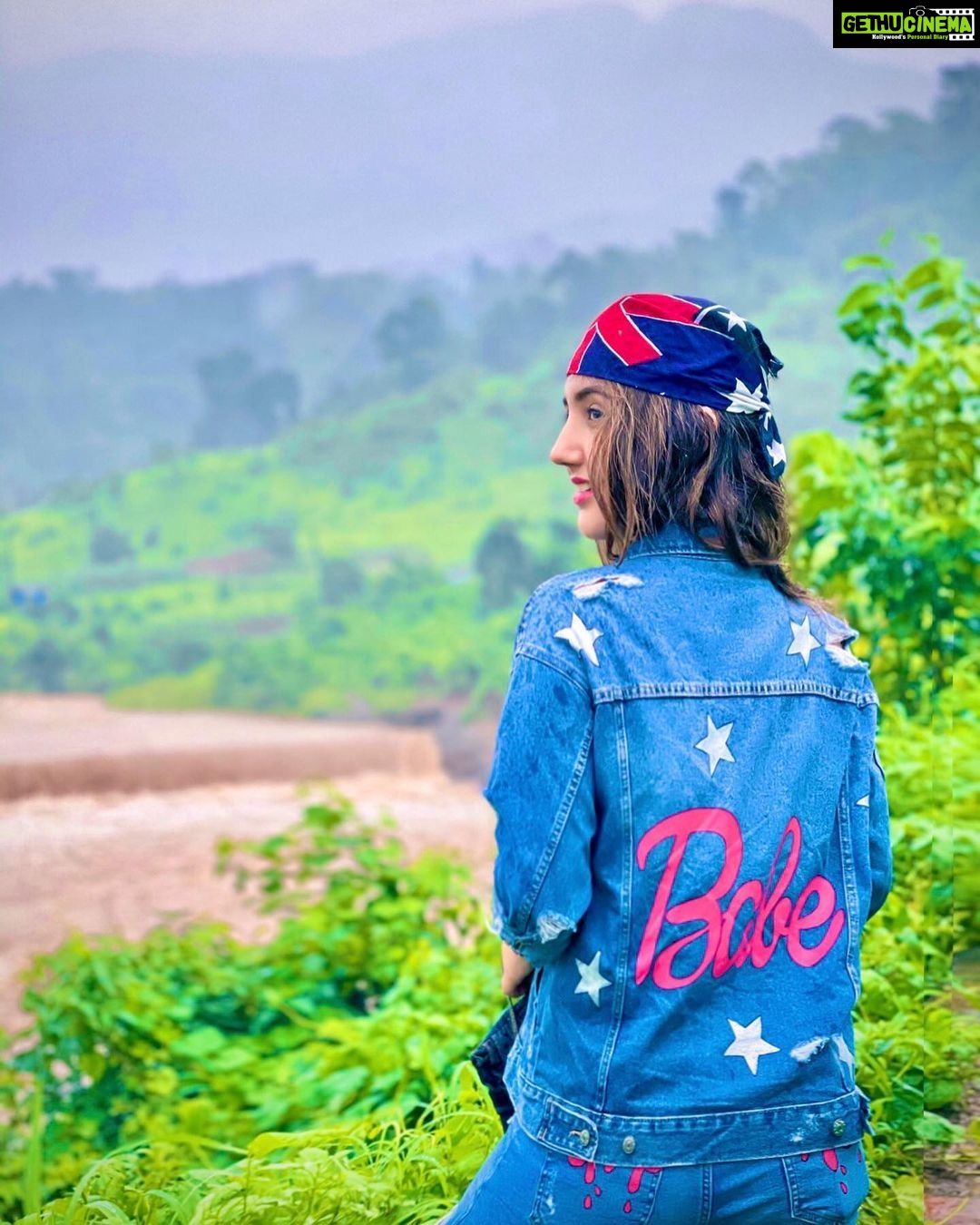 Ashnoor Kaur Instagram - Inhale confidence; exhale doubt💚 . . Wearing @glitchh2.0 #WhatIWore #ashnoorstylediaries