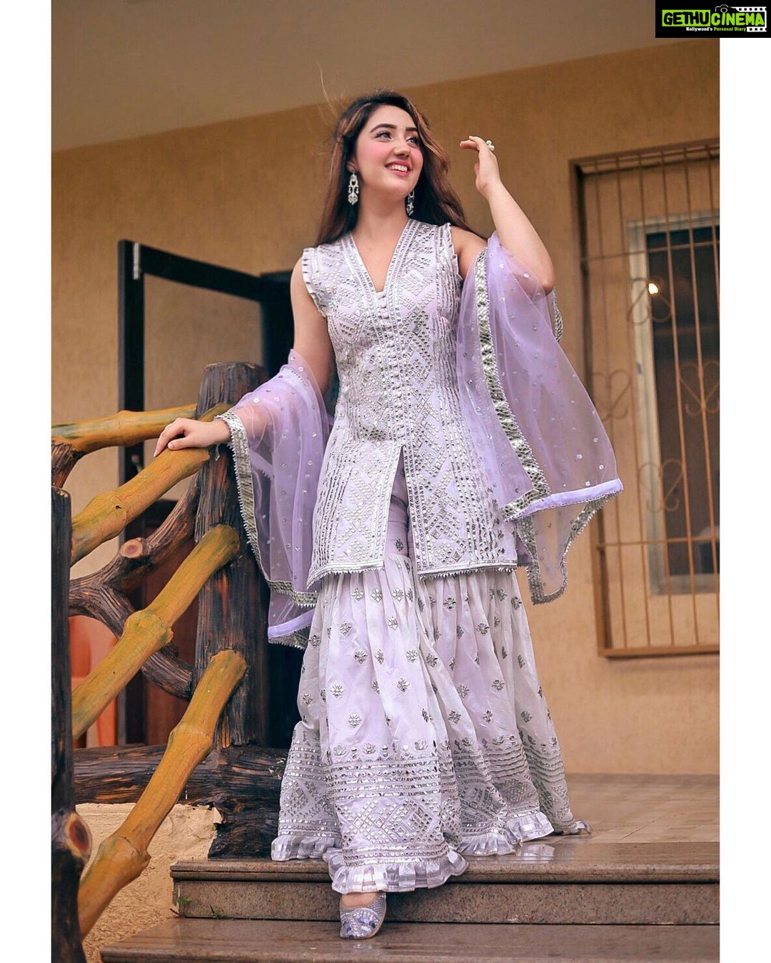 Ashnoor Kaur Instagram - An Indian Cinderella with glass mojdi✨🤍 . . #WhatIWore #ashnoorstylediaries #Eid2021 Wearing the gorg @gopivaiddesigns ✨ 📸 @smileplease_25 🎨 @jigar_vandarvala
