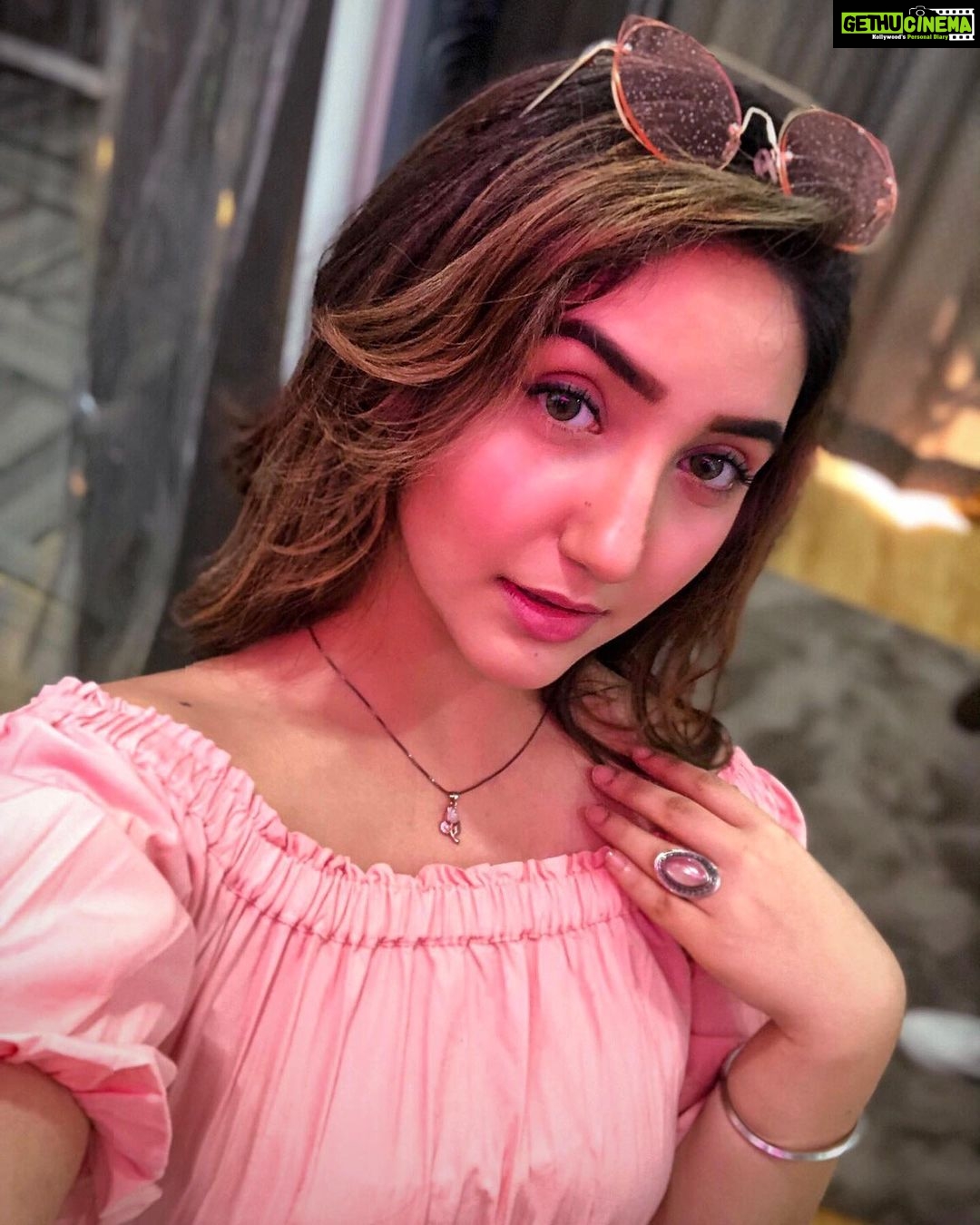 Ashnoor Kaur Instagram - ‘Cause I haven’t posted a selfie in long💗✨ . 1 or 2?