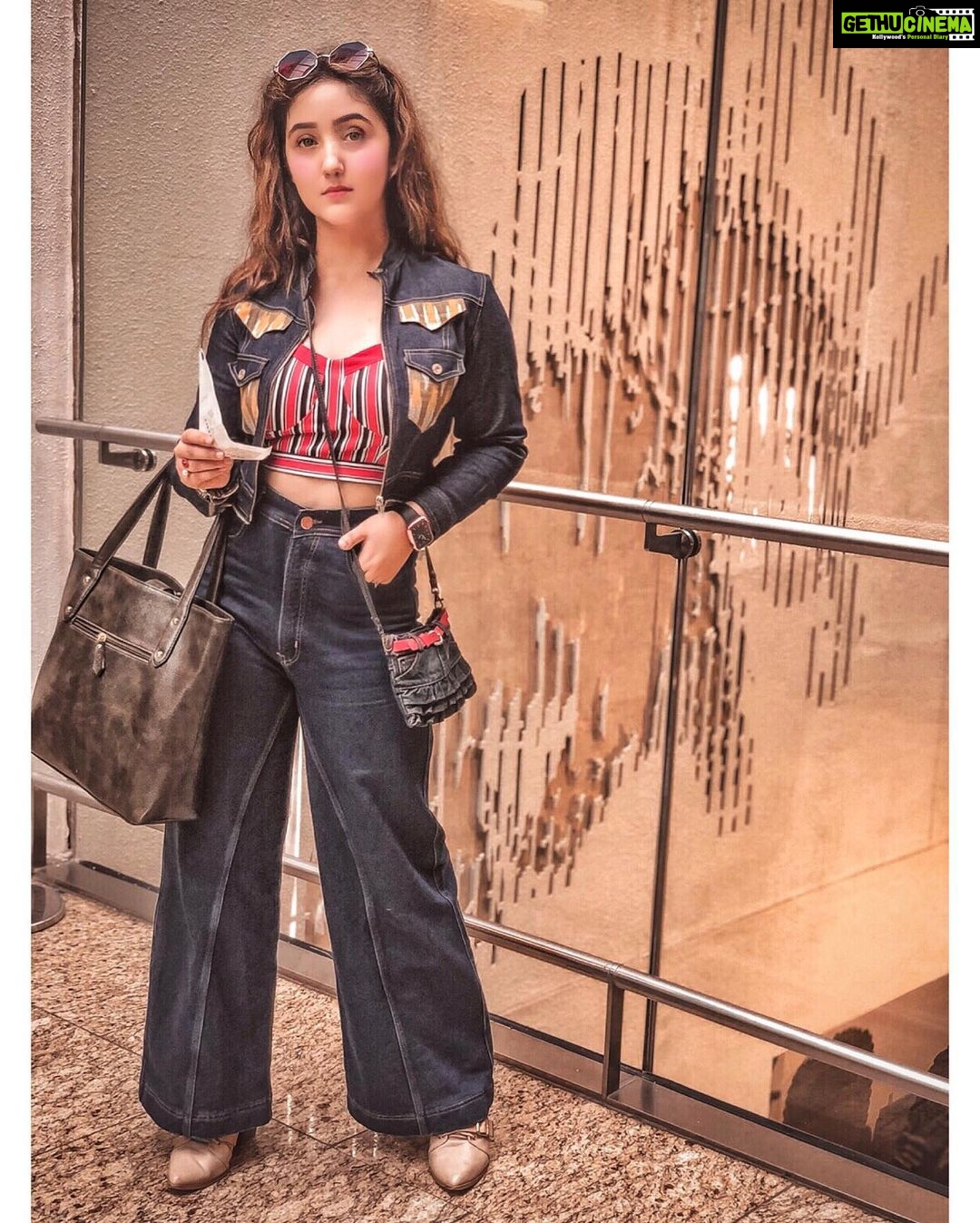Ashnoor Kaur Instagram - Off to Delhi✈️ 1,2 or 3? Swipe to see my full airport look! #whatiwore #ashnoorstylediaries . . 📸 @gurmeetsingh0911 At The Airport