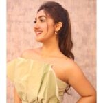 Ashnoor Kaur Instagram - Glitter in the sky, glitter in my eyes Shining just the way I like🎶 (Which song is this?) . . #AboutLastNight #ashnoorstylediaries Styled by @_neelangi_ Wearing @kmlabel 📸 @smileplease_25