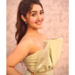 Ashnoor Kaur Instagram - Glitter in the sky, glitter in my eyes Shining just the way I like🎶 (Which song is this?) . . #AboutLastNight #ashnoorstylediaries Styled by @_neelangi_ Wearing @kmlabel 📸 @smileplease_25