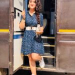 Ashnoor Kaur Instagram - Here’s the back story- 1) I pose... 2) ...because I get embarrassed... 3) ...of getting caught eating🙈❤️