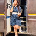 Ashnoor Kaur Instagram - Here’s the back story- 1) I pose... 2) ...because I get embarrassed... 3) ...of getting caught eating🙈❤️