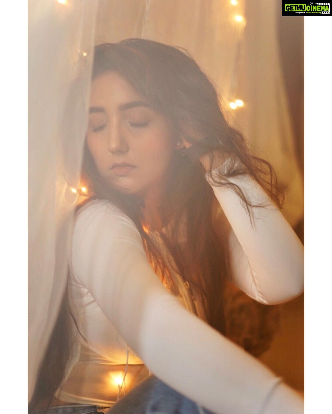 Ashnoor Kaur Instagram - Eye contact is dangerous🤍👀 . . 1 or 2?