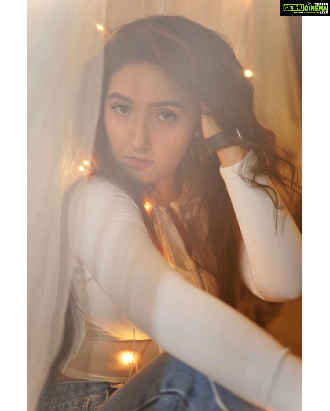 Ashnoor Kaur Instagram - Eye contact is dangerous🤍👀 . . 1 or 2?