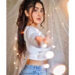 Ashnoor Kaur Instagram - Fairy light, goodnight🤍✨ . 1,2,3 or 4?