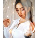 Ashnoor Kaur Instagram - Fairy light, goodnight🤍✨ . 1,2,3 or 4?