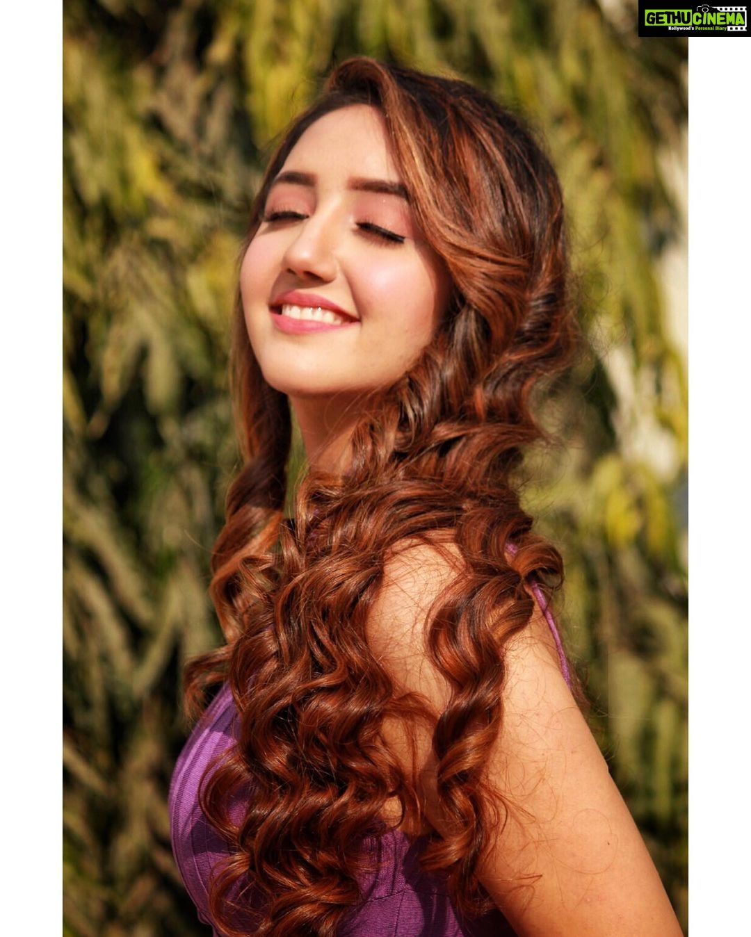 Ashnoor Kaur Instagram - Love is in the (h)air💫💗 . . Doing an #AskAshnoor session on Twitter tomorrow at 12noon IST, keep your questions ready ;)