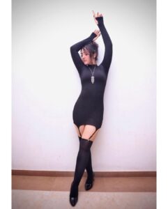 Ashnoor Kaur Instagram - Throw sass around like confetti✨🖤
.
1,2,3, 4 or 5?
.
.
#WhatIWore #AboutLastNight #ashnoorstylediaries
Wearing @pixie__.dusttt
📸 @smileplease_25