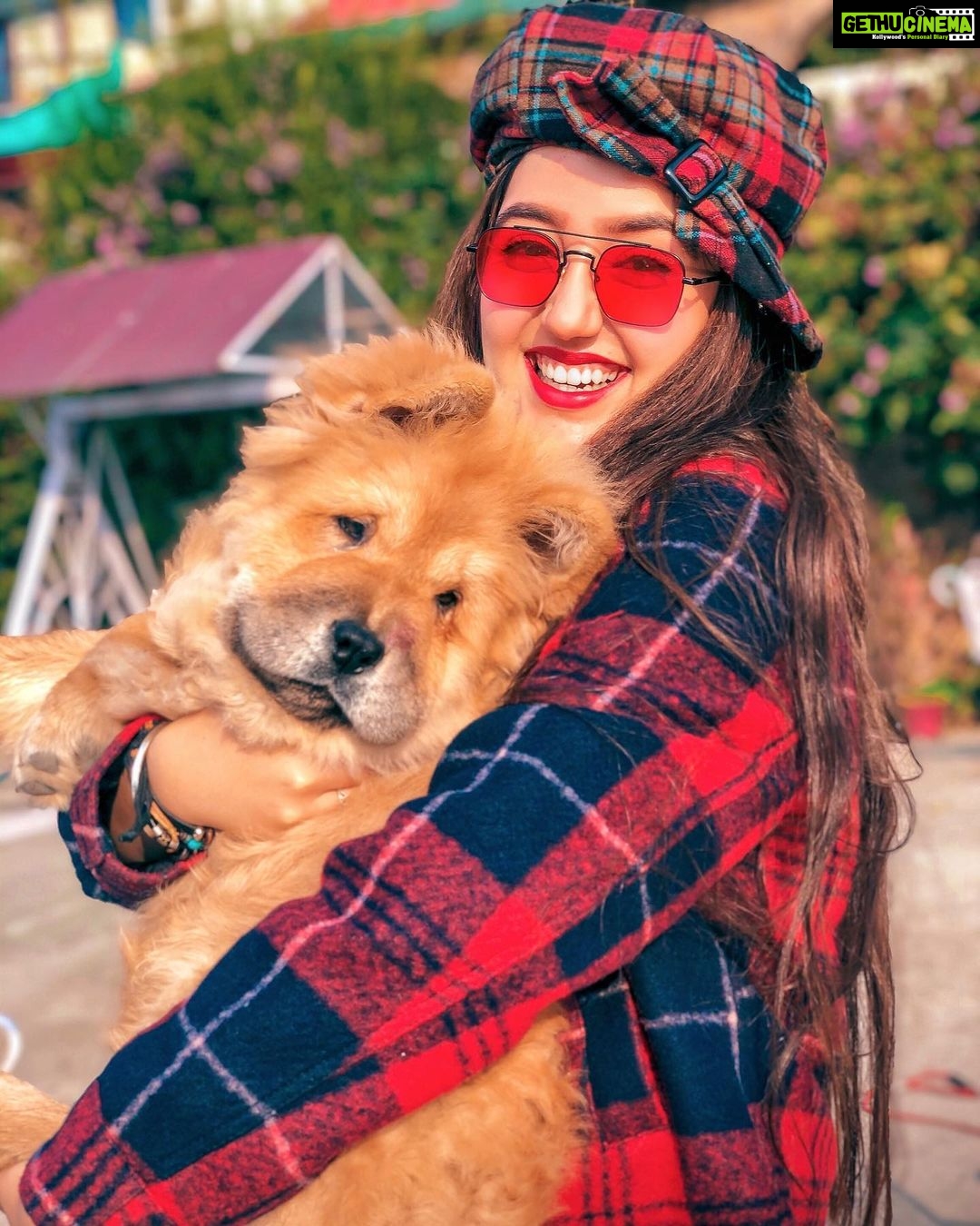 Ashnoor Kaur Instagram - Sending some happy vibes to make your #MondayBlues disappear♥️
