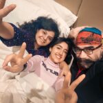 Ashnoor Kaur Instagram - Idk what’s more consistent than me 3rd wheeling for life🤪 (Swipe to see) #FamilyDay . HAPPY FAMILY DAY♥️ You are my strength mom dad, love you @kauravneet79 @gurmeetsingh0911
