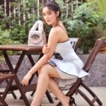 Ashnoor Kaur Instagram - Cultivate an elegant mind🤍✨ . . #BirthdayOutfit #WhatIWore Styled by @kapoormohit888 Wearing @archanakochharofficial Bag @clotche_official MUAH @makeup_by_minakshi @kalpana_hair_n_makeup 📸@saurabh_photography12 Radisson Blu Mumbai International Airport