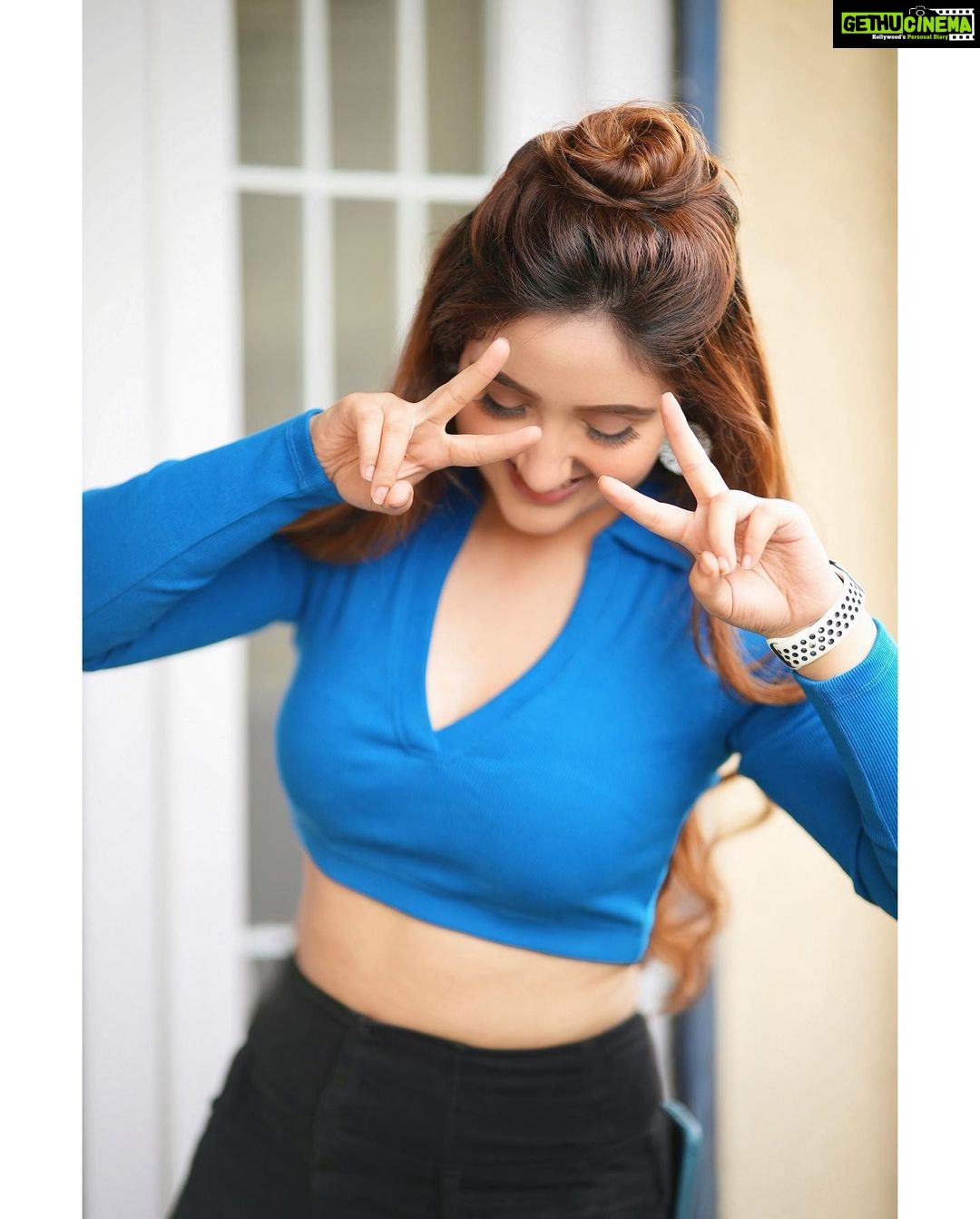 Ashnoor Kaur Instagram - The sun is up, the sky is blue; It’s beautiful and so are you💙