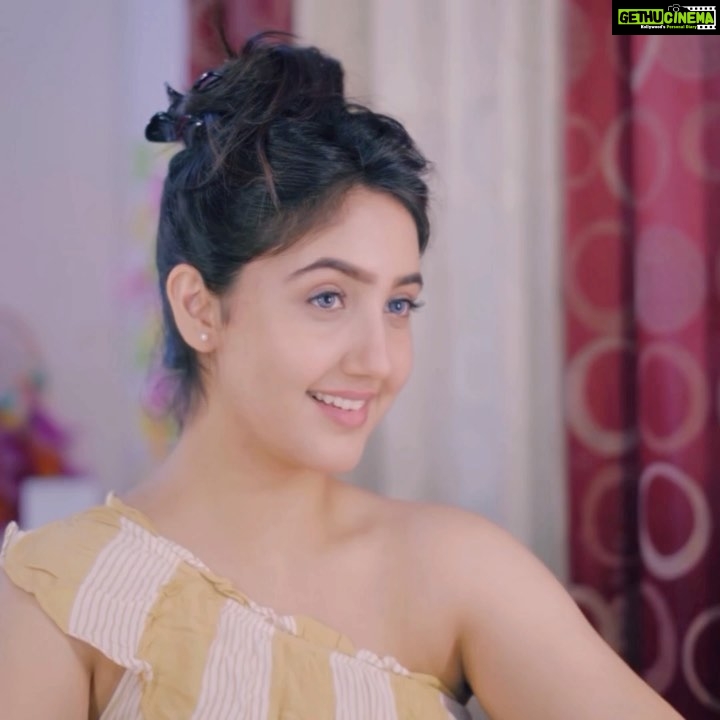 Ashnoor Kaur Instagram - But first, Skincare🤍 (Ignore my messy hair😂) Give your skin a little love with @cherylsskincare this summer. I have always spoken about how following a religious skincare routine can do wonders for your skin & I highly encourage you guys to do the same. Here's how my 3 step summer skincare regime looks like, OxyBlast at home facial kit, O2C2 daily radiance lotion & Dermashade SPF 30 sunblock. My summer skin has never looked like this before 😻 All these products are available on @mynykaa & you need to buy them right now as they are running exciting offers during the Nykaa Summer Super Saver Days! Now say Hi to summer skin🌞 #SetThisSummerWithCheryls #CherylsSkincare #CherylsIndia